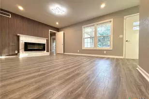 302 Smith St, Gonzales, TX 78629 - Photo 11