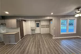 302 Smith St, Gonzales, TX 78629 - Photo 7