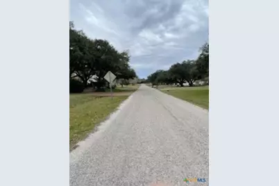 209 Tropical Drive, Victoria, TX 77904 - Photo 5