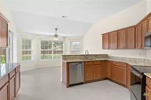 180 Castlewood Dr, Seguin, TX 78155 - Photo 9