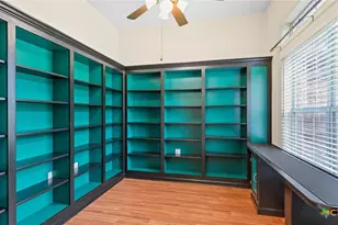 180 Castlewood Dr, Seguin, TX 78155 - Photo 5