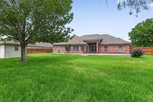 180 Castlewood Dr, Seguin, TX 78155 - Photo 21