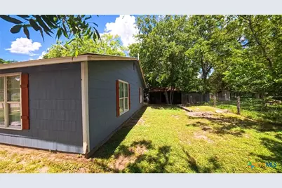 406 7th Street, Bandera, TX 78003 - Photo 3