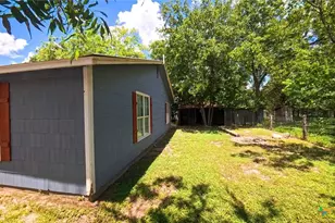 406 7th St, Bandera, TX 78003 - Photo 3