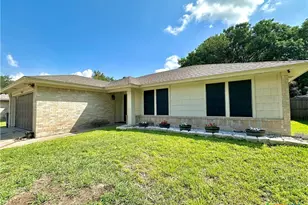 209 Roanoke Dr, Victoria, TX 77904 - Photo 1