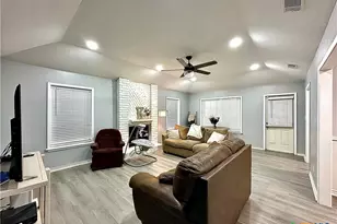 209 Roanoke Dr, Victoria, TX 77904 - Photo 9