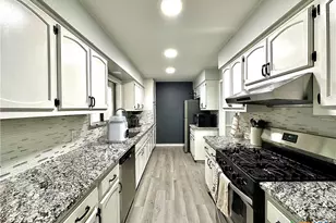 209 Roanoke Dr, Victoria, TX 77904 - Photo 13