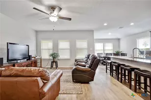 733 Peak Pl, Seguin, TX 78155 - Photo 3