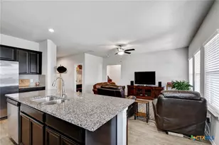 733 Peak Pl, Seguin, TX 78155 - Photo 11