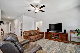 733 Peak Pl, Seguin, TX 78155 - Photo 3