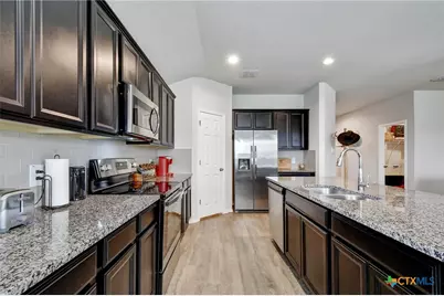 733 Peak Place, Seguin, TX 78155 - Photo 9