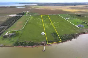 7 Shoreline Ln, Port Lavaca, TX 77979 - Photo 1
