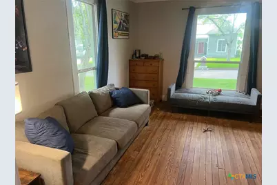 408 Hubbard Street, Yoakum, TX 77995 - Photo 5