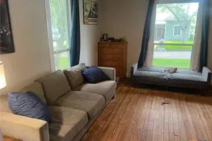 408 Hubbard St, Yoakum, TX 77995 - Photo 5