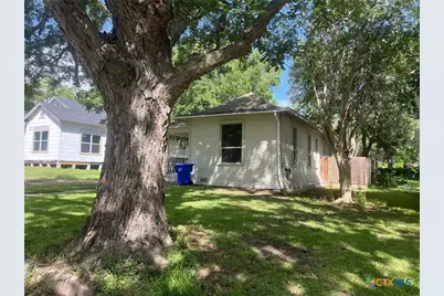 408 Hubbard Street, Yoakum, TX 77995 - Photo 3