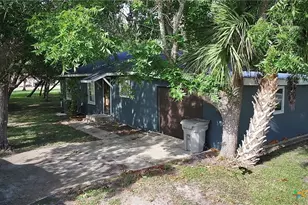 601 S 9th St, Seadrift, TX 77983 - Photo 5