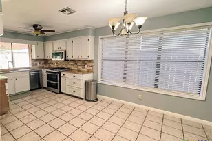 307 Bramble Bush Ln, Victoria, TX 77904 - Photo 11