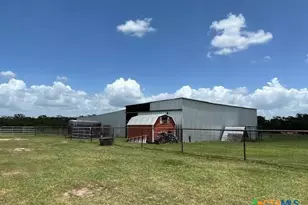 8652 State Hwy 111 E, Yoakum, TX 77995 - Photo 17