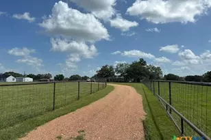 8652 State Hwy 111 E, Yoakum, TX 77995 - Photo 31