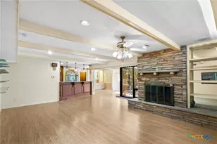 1101 Clark St, Yoakum, TX 77995 - Photo 11