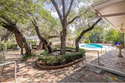1101 Clark Street, Yoakum, TX 77995 - Photo 41