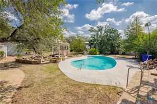 1101 Clark St, Yoakum, TX 77995 - Photo 45
