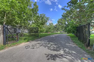 1155 Ethel, Seguin, TX 78155 - Photo 5