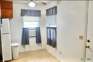 141 Jackson, Elgin, TX 78621 - Photo 9