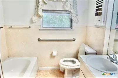 141 Jackson, Elgin, TX 78621 - Photo 19