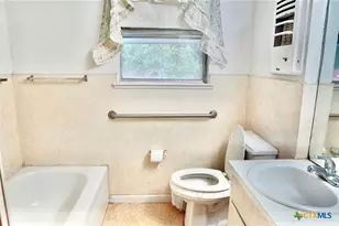 141 Jackson, Elgin, TX 78621 - Photo 19