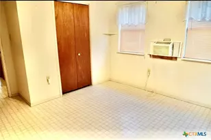 141 Jackson, Elgin, TX 78621 - Photo 27