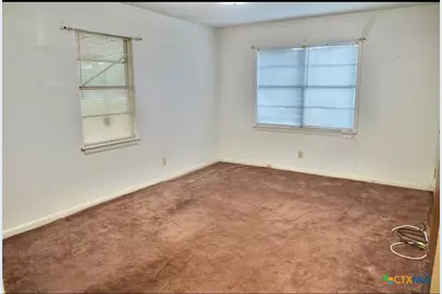 141 Jackson, Elgin, TX 78621 - Photo 17