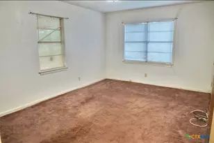 141 Jackson, Elgin, TX 78621 - Photo 17