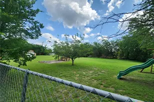 601 N Rhomberg St, Burnet, TX 78611 - Photo 41