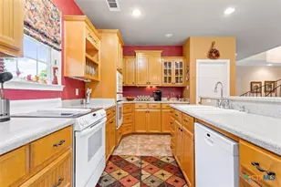 219 Fairway Dr, Gatesville, TX 76528 - Photo 9