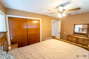 4804 Dahlia Ln, Victoria, TX 77904 - Photo 11