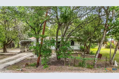 137 Columbia Circle, San Marcos, TX 78666 - Photo 3