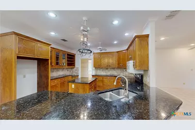 234 Lakeview Drive, Victoria, TX 77905 - Photo 9