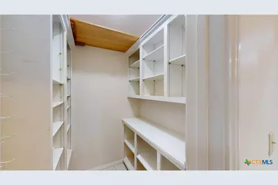 234 Lakeview Drive, Victoria, TX 77905 - Photo 11