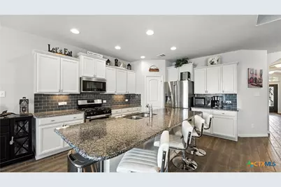 323 Limestone Creek, New Braunfels, TX 78130 - Photo 5