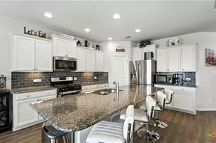 323 Limestone Creek, New Braunfels, TX 78130 - Photo 5