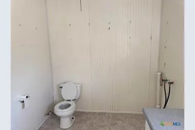 221 Oleander Avenue, Tivoli, TX 77990 - Photo 37