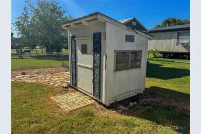 221 Oleander Avenue, Tivoli, TX 77990 - Photo 41