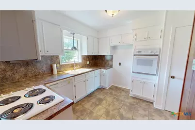 221 Oleander Avenue, Tivoli, TX 77990 - Photo 15