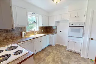 221 Oleander Ave, Tivoli, TX 77990 - Photo 15