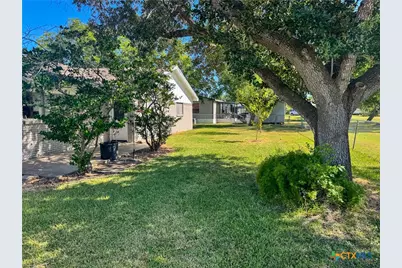 221 Oleander Avenue, Tivoli, TX 77990 - Photo 43
