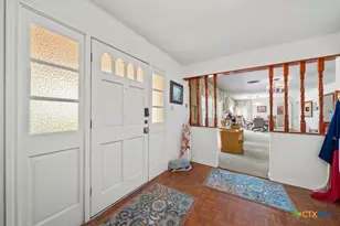 699 Floral Ave, New Braunfels, TX 78130 - Photo 7