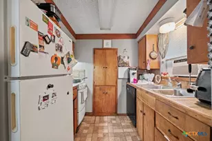 699 Floral Ave, New Braunfels, TX 78130 - Photo 35