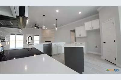 1321 Red Rock Road, Hewitt, TX 76643 - Photo 7