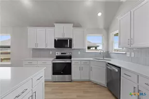 1313 Red Rock Rd, Hewitt, TX 76643 - Photo 11